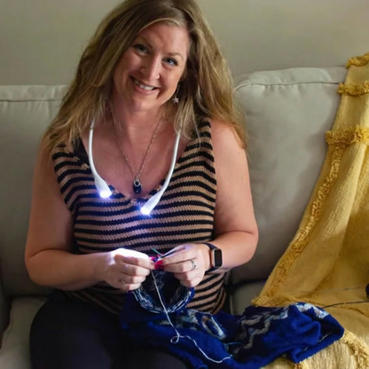 NakkeLys™ l Nakkelygten der oplyser dine kreationer og aflaster dine øjne