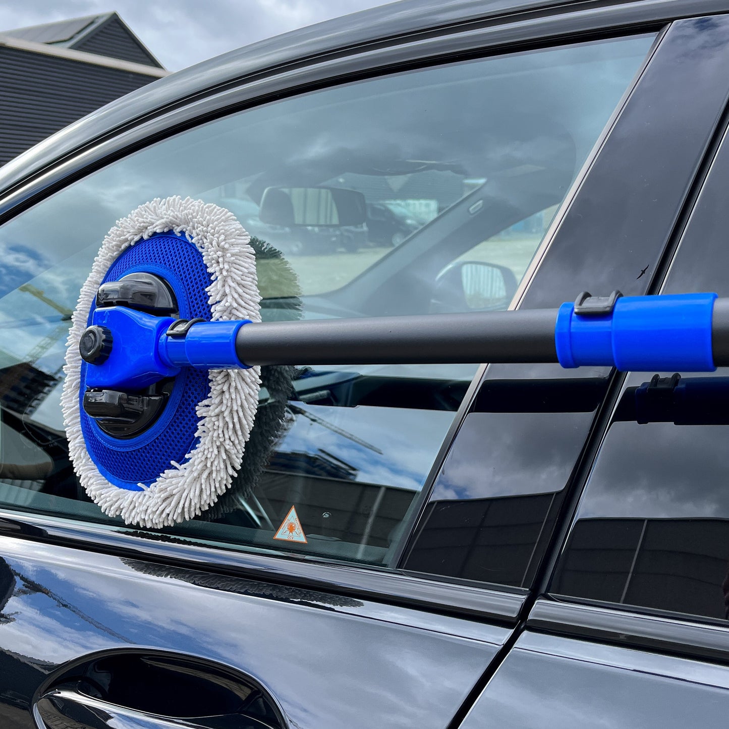 CleanReach™ – Hele bilen, ét værktøj Når alle hjørner og flader – nemt og hurtigt